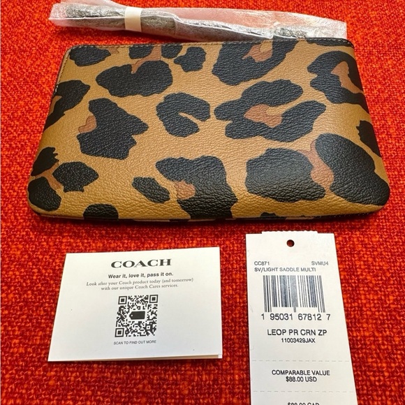 ❤️❤️New coach wristlet/wallet with leopard print❤️ - Picture 8 of 15